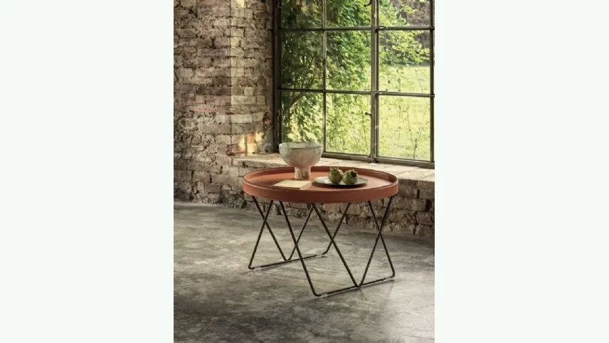 Tavolino con struttura in acciaio laccato e piano in cuoio Flexus di Bontempi