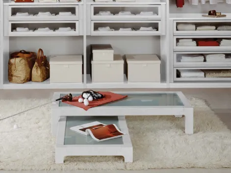 Tavolino Iride line con top in vetro e struttura in legno laccato bianco di Fratelli Elli