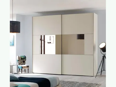 Armadio con ante scorrevoli in laminato quarzo e specchio in tonalità bronzo NC210 Slider Zone C di Moretti Compact