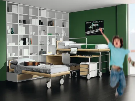 Cameretta salvaspazio Camere composizione 01 in laccato e legno con letto e scrivania scorrevoli di Fratelli Elli