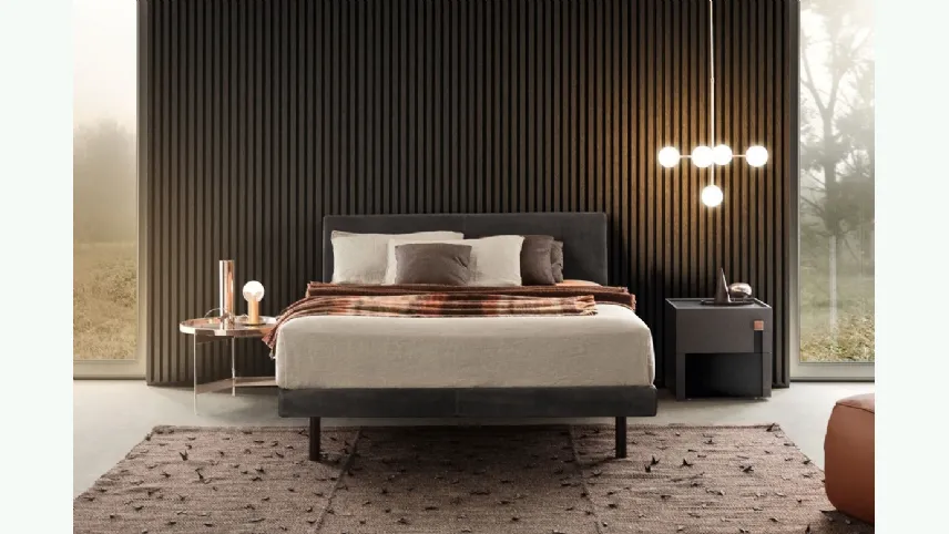 Letto in tessuto con testiera Beta di Pianca