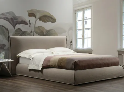 Letto in tessuto con testiera Morfeo di GR Salotti