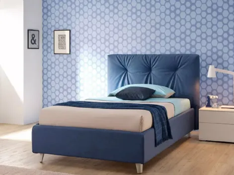 Letto a una piazza e mezza in tessuto trapuntato con testiera SC212 di Moretti Compact