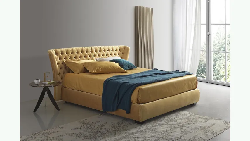 Letto matrimoniale Urbino in pelle con testiera trapuntata con lavorazione capitonné di GR Salotti