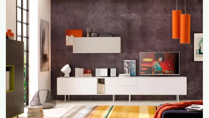 Parete attrezzata con wallbox a giorno e basamento in metallo laccato opaco LV106 di Moretti Compact