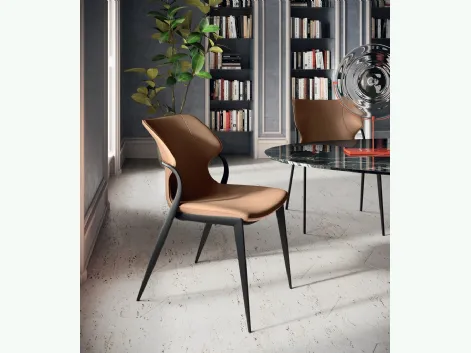Sedia Batlò in pelle di Scavolini
