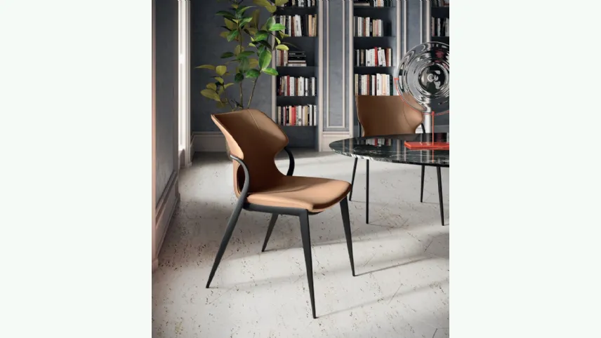 Sedia Batlò in pelle di Scavolini