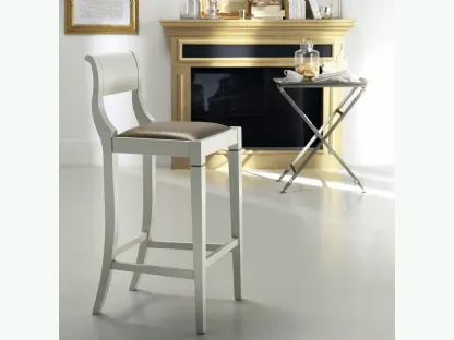 Sgabello Grand Relais in legno con seduta imbottita di Scavolini