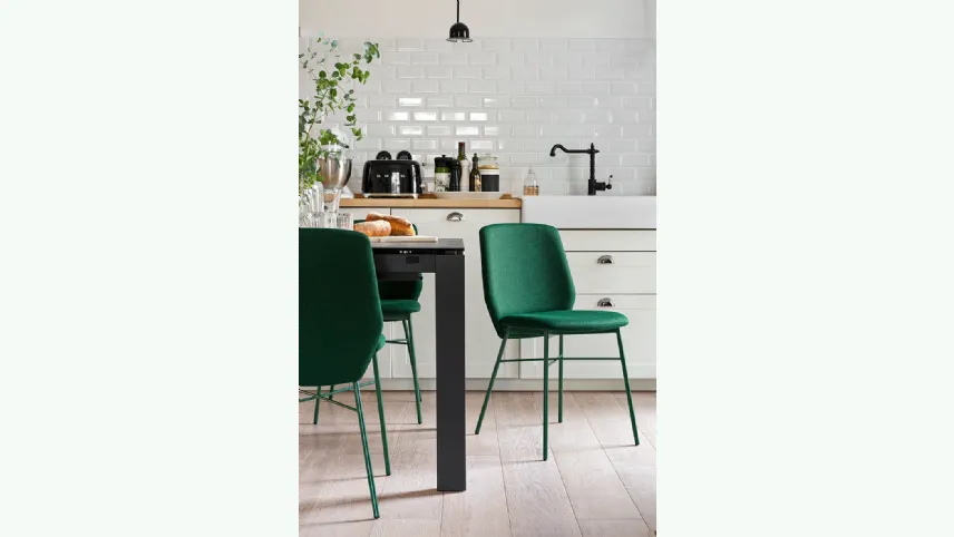 Sedia in tessuto con gambe in metallo Sibilla soft di Connubia