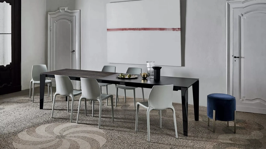 Tavolo allungabile Cruz XXL con top in SuperMarmo e base in acciaio laccato di Bontempi