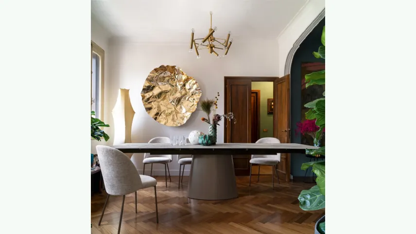 Tavolo Ellisse con top in ceramica e base monolitica in lamiera di Connubia