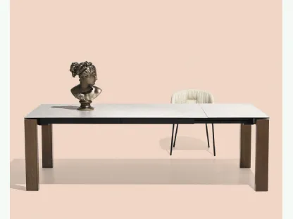 Tavolo moderno allungabile su gambe di legno e piano in vetro SIGMA Connubia CB4069 R 160