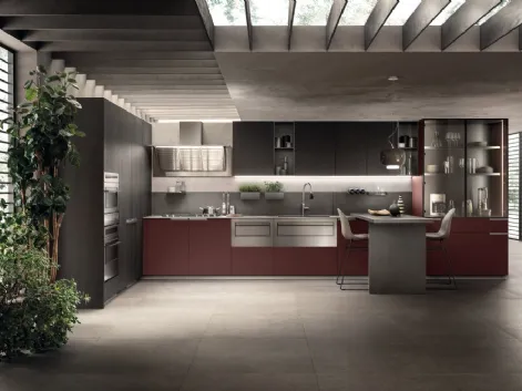 Cucina Moderna Mia Rosso Jaipur e Rovere Carbone di Scavolini