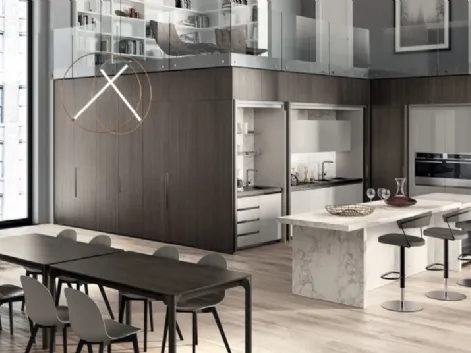 Cucina salvaspazio con isola centrale Boxi in laccato lucido Grigio Chiaro di Scavolini
