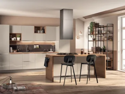 Cucina Moderna con isola Urban & Urban in laccato lucido Sabbia con top in laminato Rovere Land di Scavolini